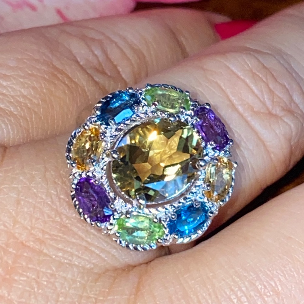 Beautiful Gemstone Ring - image 4